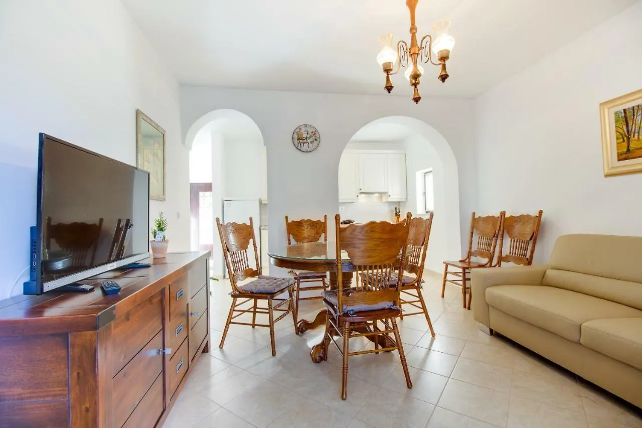 Apartment Astrid مالي لوشينغْ